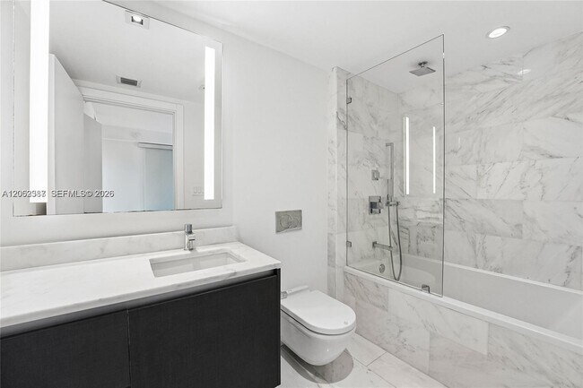 Building Photo - 1451 Brickell Ave