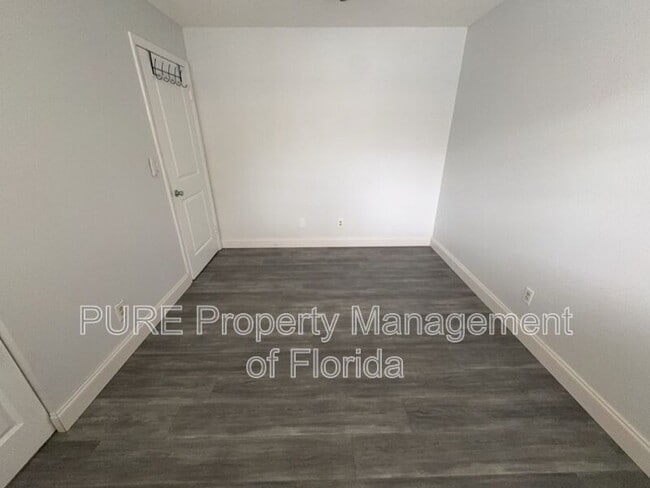 Building Photo - 454 Fairways Cir