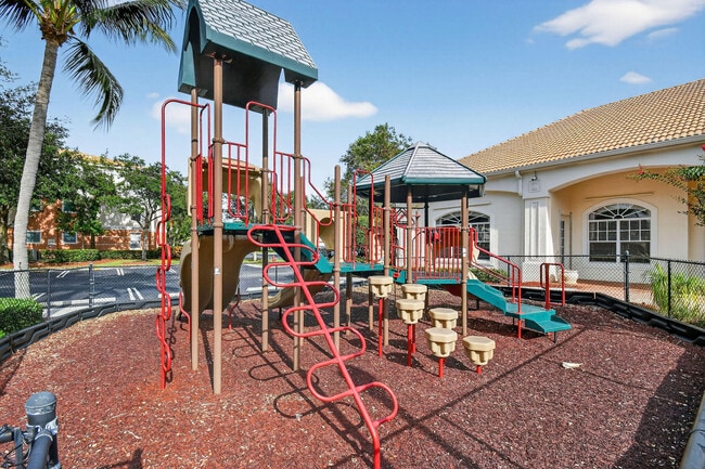 Building Photo - 3202 Myrtlewood Cir E