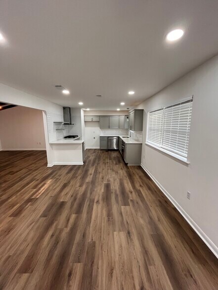 Primary Photo - 745 Westbrook Dr