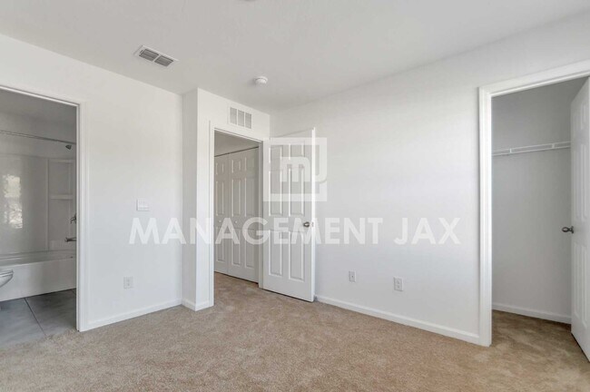 Building Photo - 8306 Zenith Cir