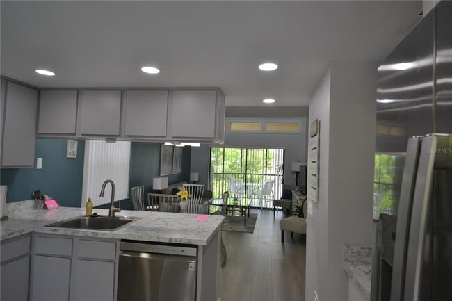 Building Photo - 284 Woodlake Wynde