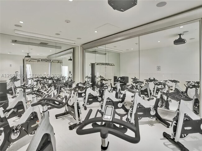 Building Photo - 495 Brickell Ave