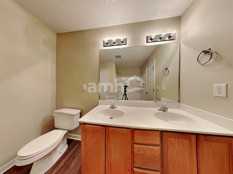 Building Photo - 5009 Emberly Dr