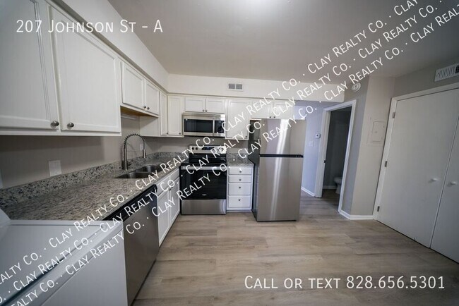 Building Photo - 207 Johnson St