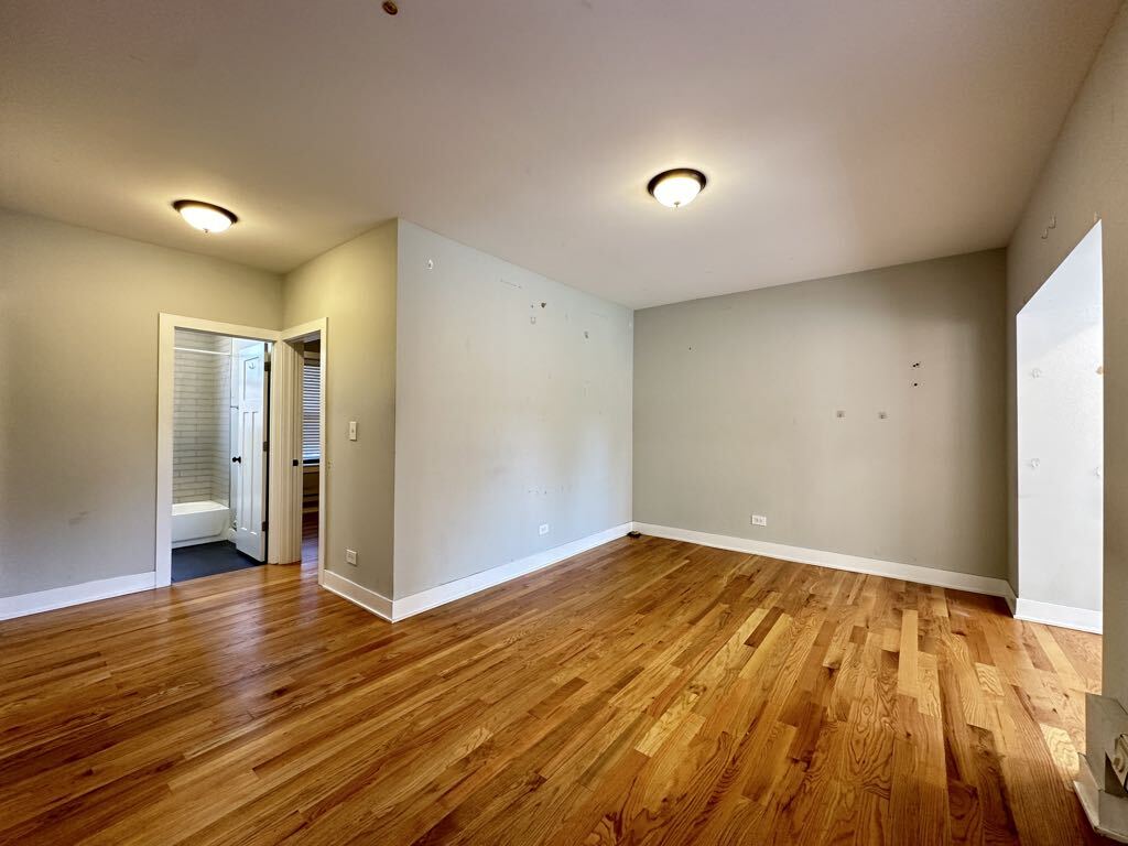 Building Photo - 4425 N Wolcott Ave