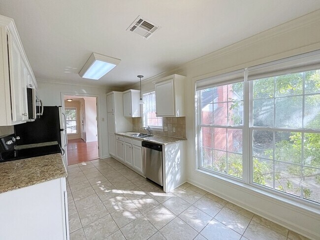 Building Photo - 3 Bedroom Condo Located off Jefferson Hwy ...