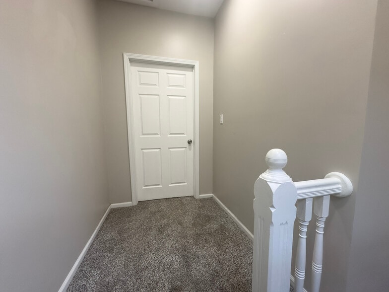 Building Photo - 1831 N California Ave