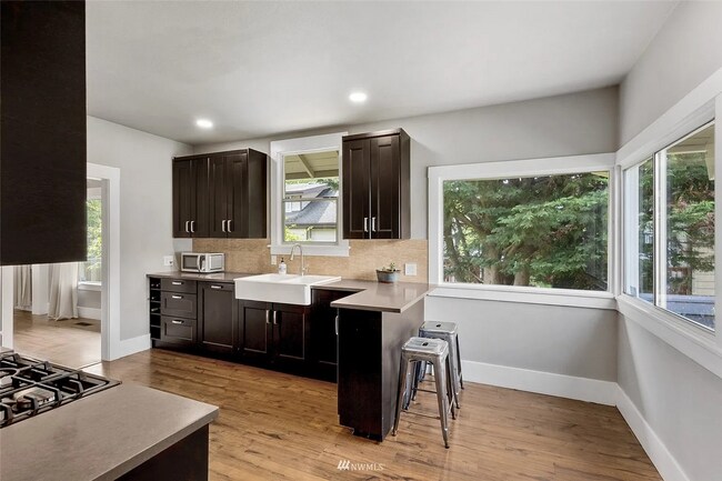 Building Photo - Beautiful, Spacious Tacoma Home! Apply today!