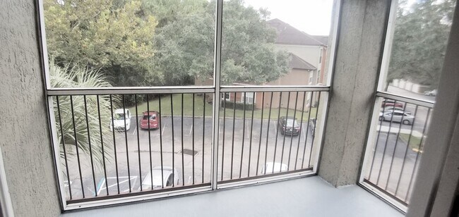 Building Photo - Beautiful 1/1 Condo x Rent @ The Crest at ...