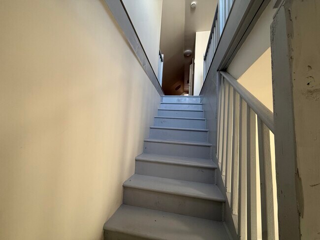 Building Photo - 129 W 20th St