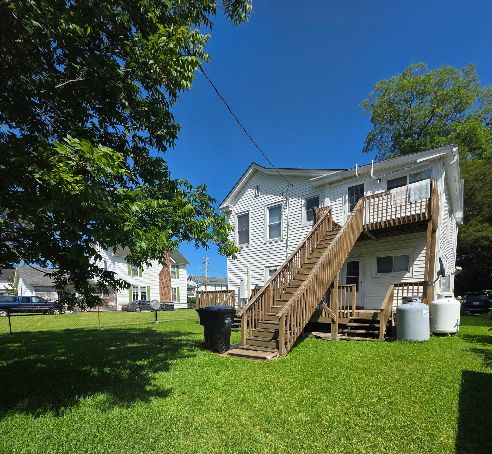 Building Photo - 703 1st St