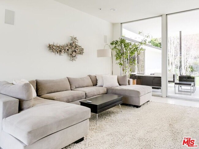 Building Photo - 5470 Katherine Ave