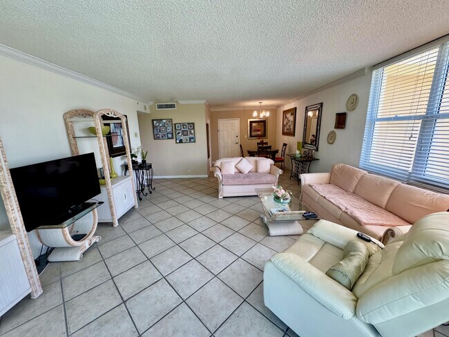 Building Photo - 2501 S Ocean Dr