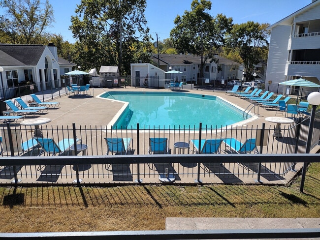 Building Photo - Pebble Creek Apartments