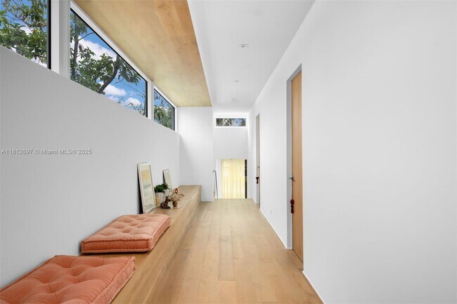 Building Photo - 3726 Prairie Ave