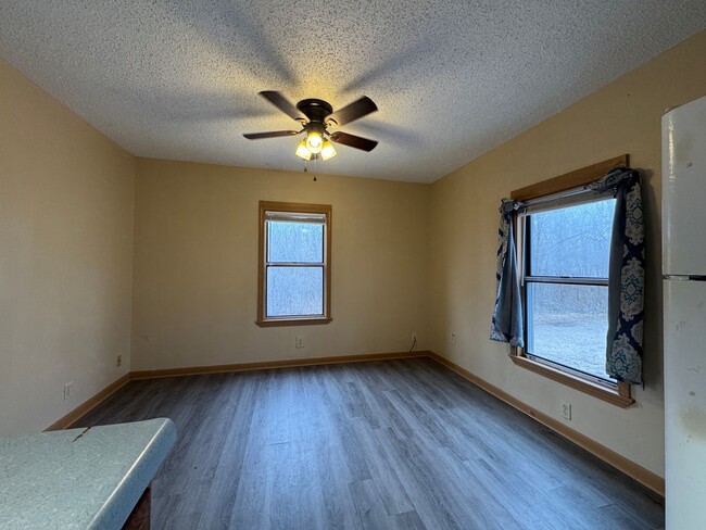 Building Photo - Cozy 1 Bedroom Home Located within Walking...