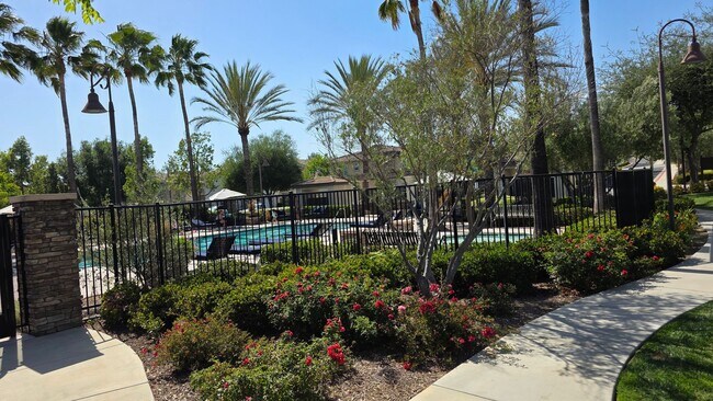 Building Photo - GORGEOUS TOWNHOME IN THE HEART OF SOUTH TEMECULA!