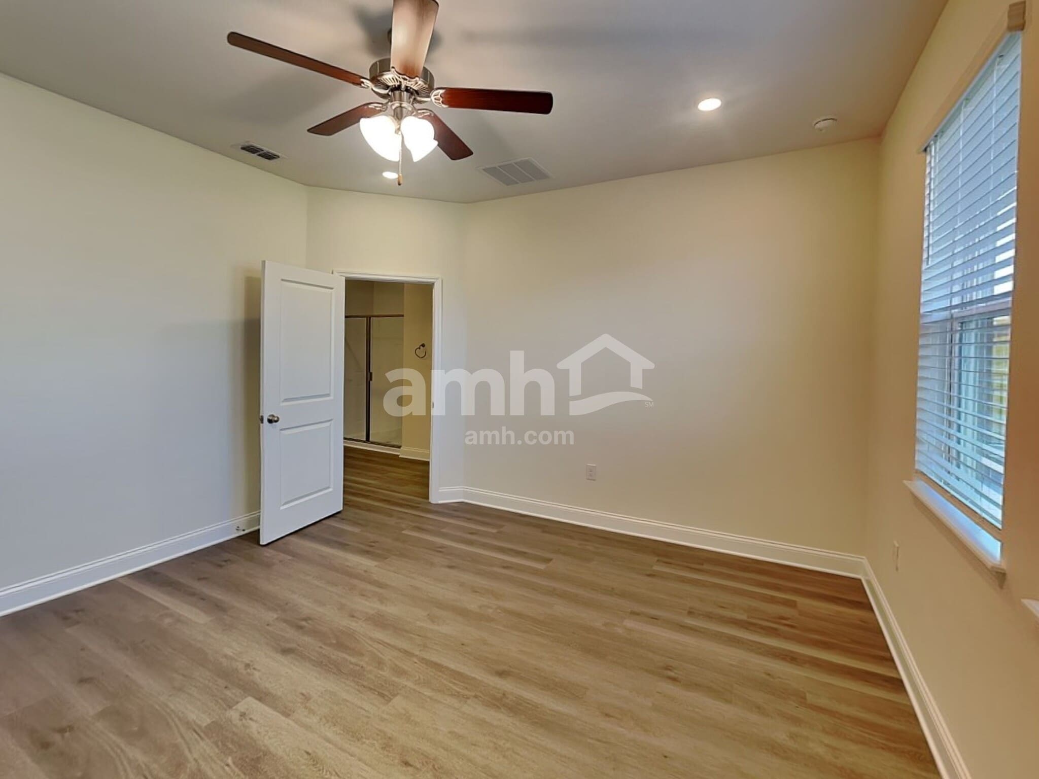 Building Photo - 3691 Lk Blf Lp