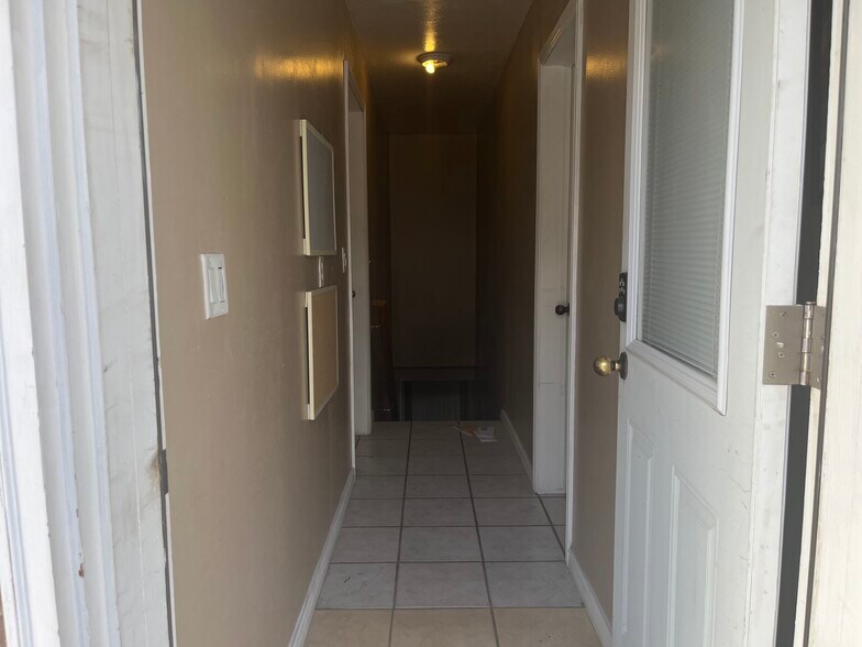 Private side entrance to apartment - 12332 S Margaret Rose Dr