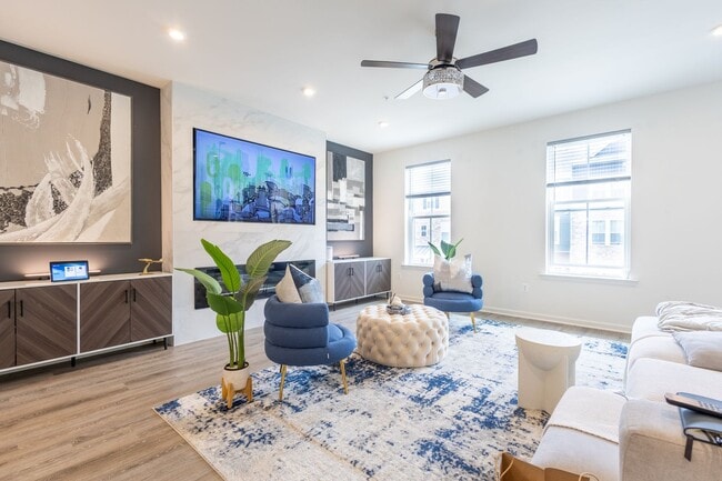 Building Photo - Stunning 3 BR/2 Full BA & 2 Half BA Townho...