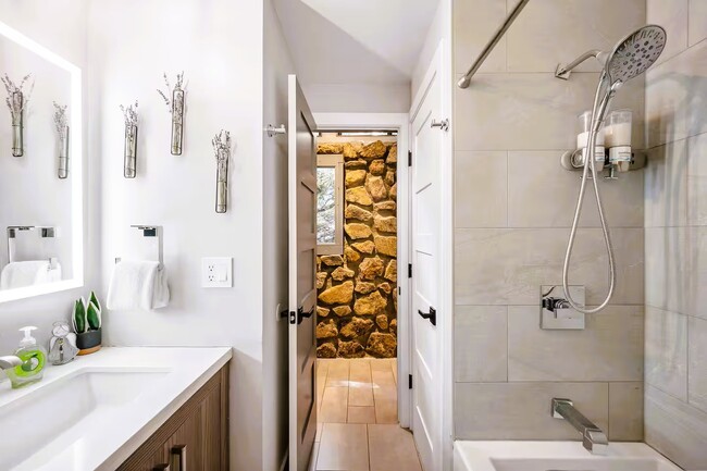 Building Photo - 1237 CO-103