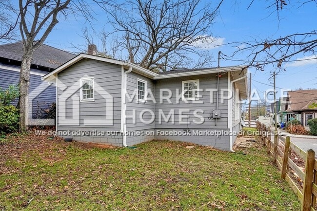 Building Photo - 703 Formwalt St SW