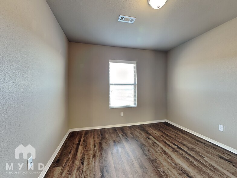 Building Photo - 407 Westwood Dr