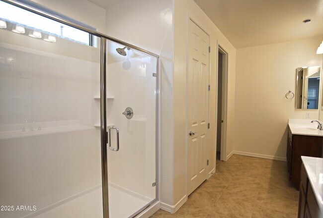 Building Photo - 879 W Finch Dr