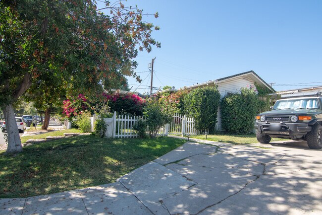 Building Photo - 820 S 5th St