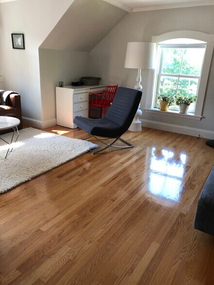 Building Photo - 105 Chestnut St