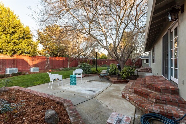 Building Photo - Three Bedroom Single Story Ranch Napa home in Coveted Hidden Valley