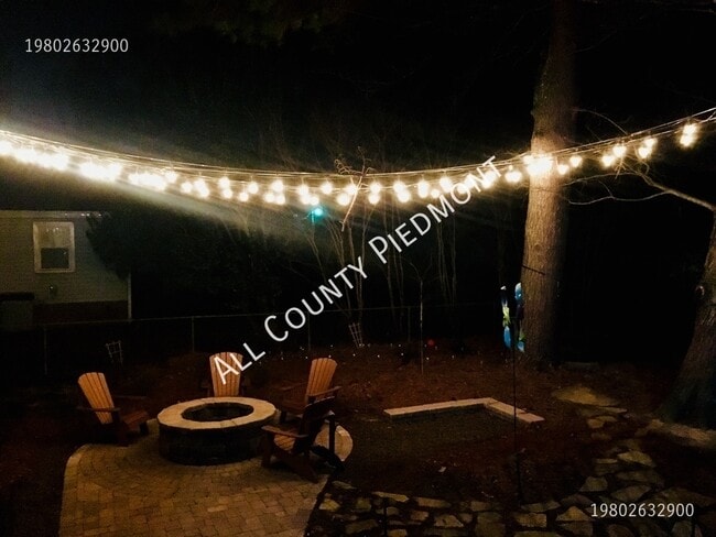 Building Photo - 913 Sedgefield Rd