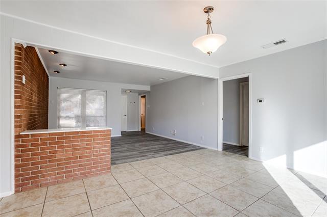 Building Photo - 823 Wisteria Way