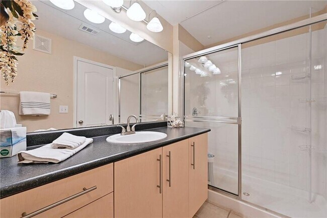 Building Photo - RARE FIND ALICANTE CONDOMINIUMS - 3 BEDROOMS / 3 BATHROOMS