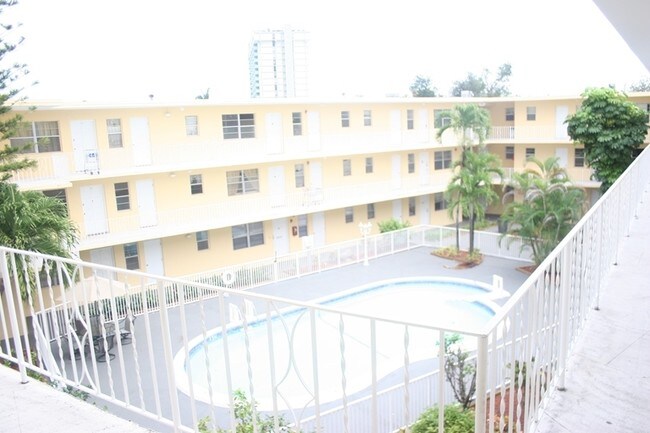 Building Photo - Venice Gardens Apartments