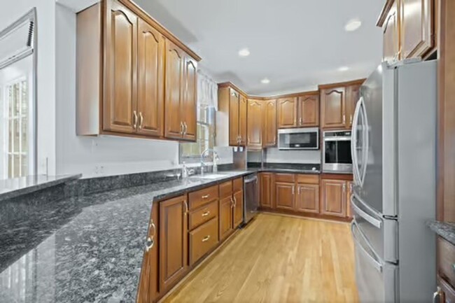 Building Photo - Silverton- Meticulous 4+ bedroom, 5ba, 2 car