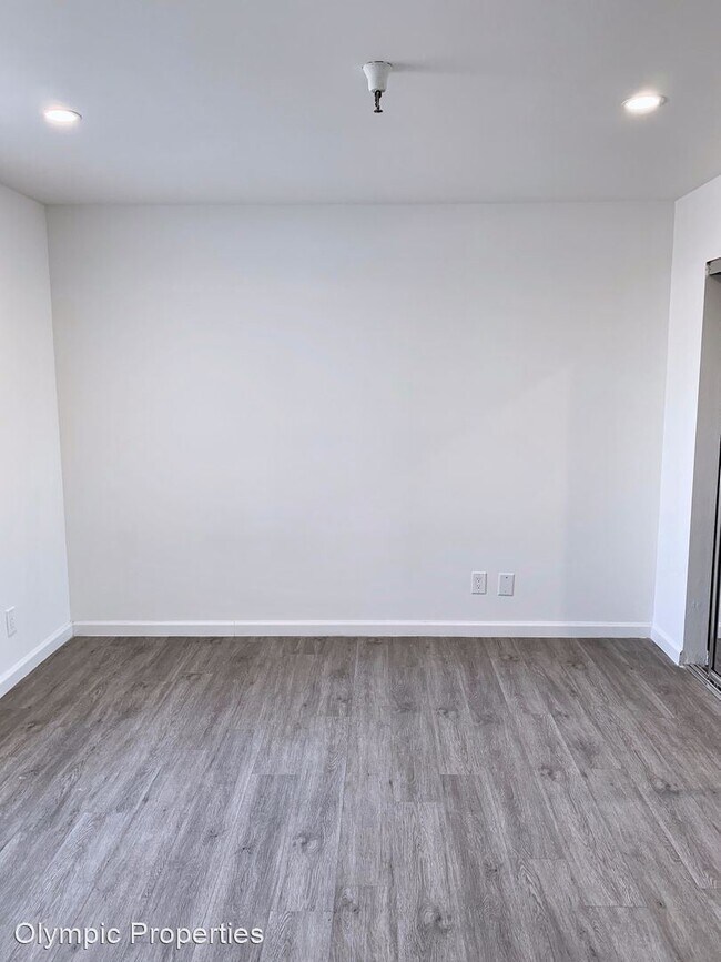 Building Photo - 3746 Mentone Ave