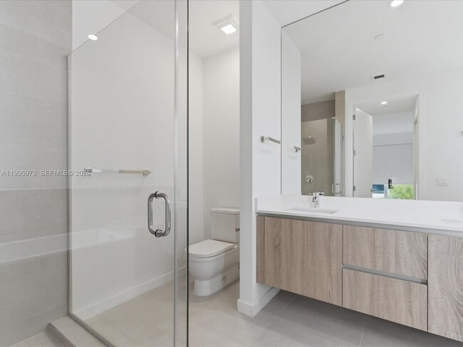 Building Photo - 529 SW 11th St