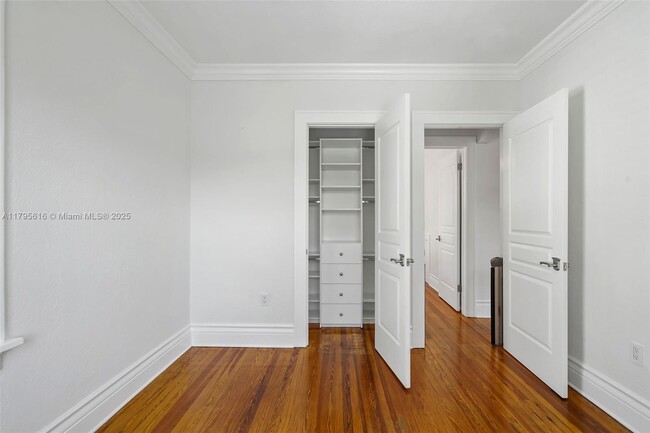 Building Photo - 1432 SW 11th St