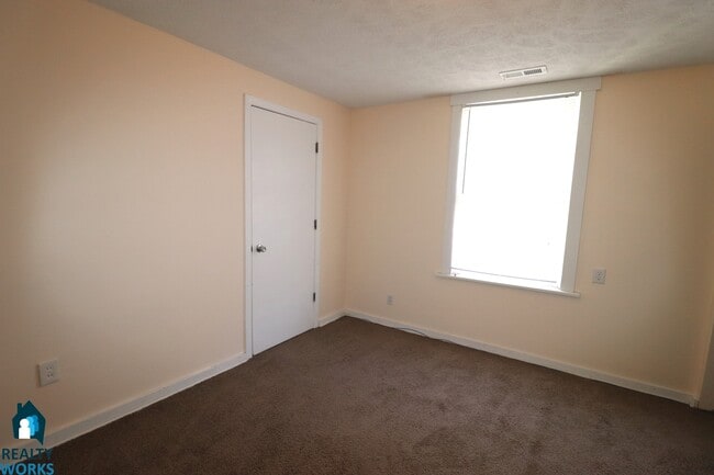 Building Photo - 926 S 14th St