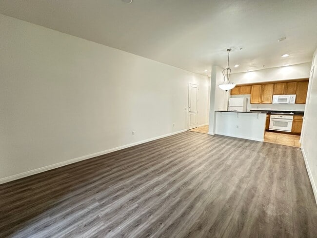 Building Photo - Guard Gated 2 Bed/2 Bath Condo w/Resort St...