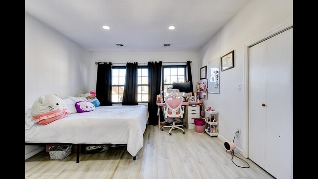 Building Photo - 1215 80th St