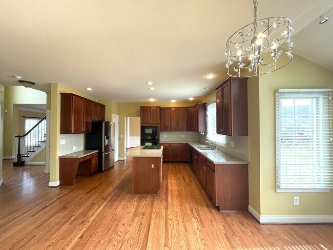 Building Photo - 4823 Vista Ridge Dr