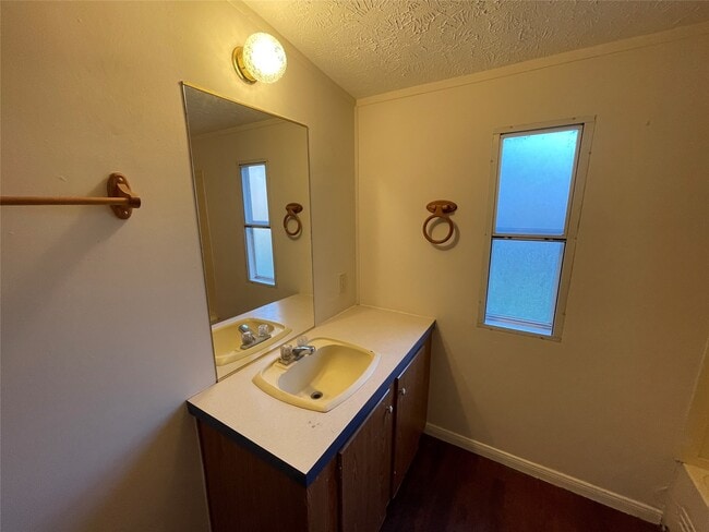 Building Photo - 16658 Meadowcroft St