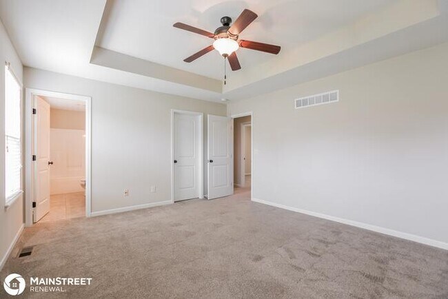 Building Photo - 419 Sunflower Dr, Raymore, MO 64083