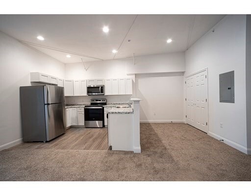 Building Photo - 2 S Grove St