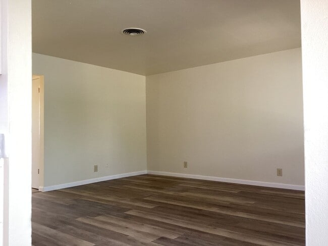 Building Photo - 1414 W Vassar Ave