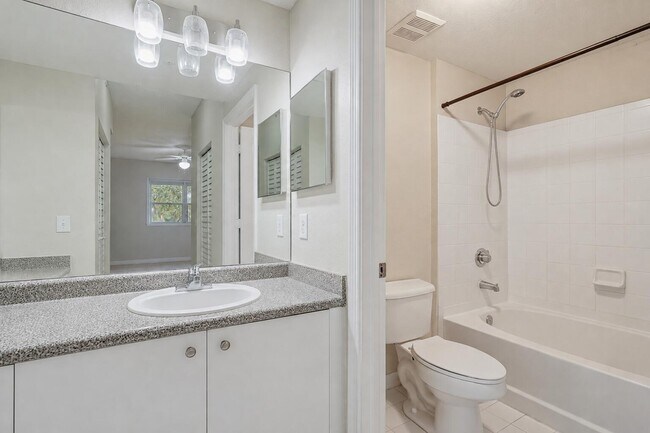 Building Photo - 350 Crestwood Cir