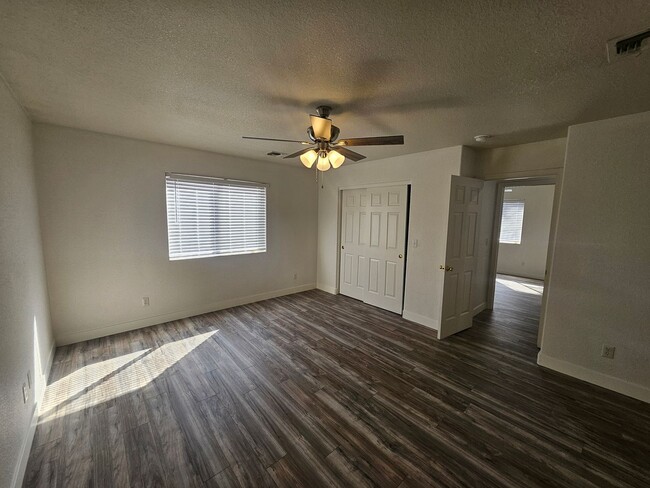 Building Photo - 3 Bedroom Home in Bullhead City